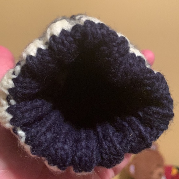 NWOT Knitted Canucks Mittens - Picture 4 of 7